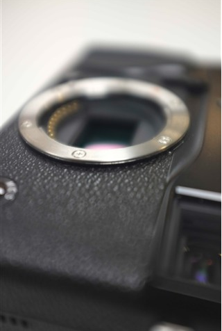 "照片洩漏" FUJI-FILM X 可換式鏡頭相機.....