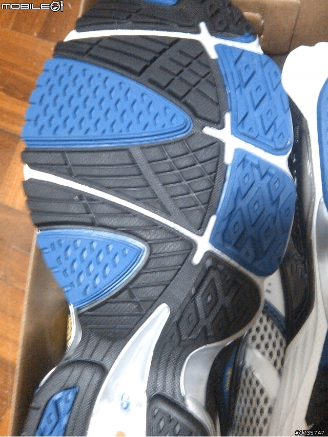 [開箱]NEW BALANCE跑鞋 -M1260WB 2E