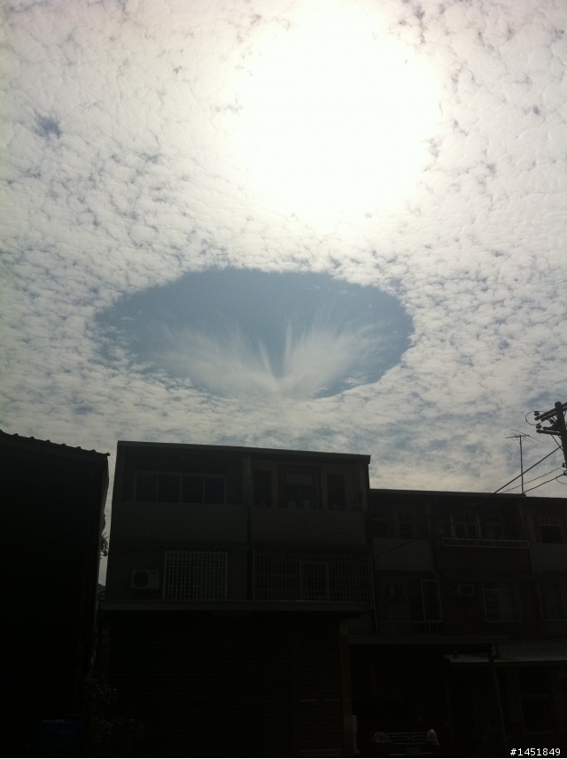 台南市安南區上方天空怪雲(雲洞)
