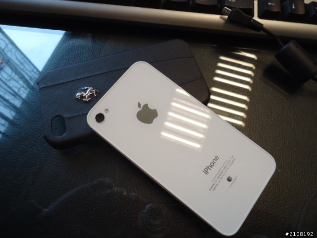開箱文~!   iPhone 4S + FERRARI~! 庵第一次開箱簡略~!