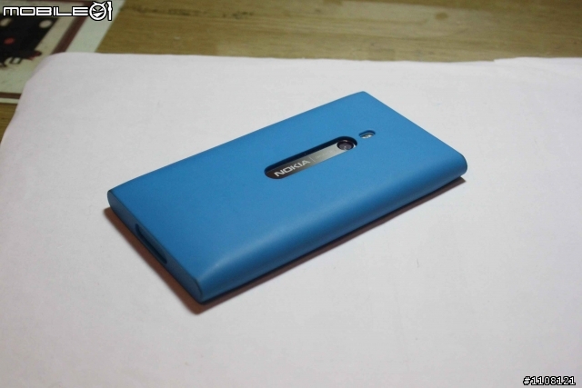 【開箱】新春開工歡樂開箱~ Nokia Lumia 800!!!!