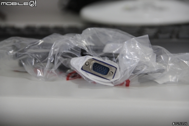 [開箱] 新年新螢幕之 AOC E2343F2 23吋 LED背光超薄螢幕不專業遲開箱