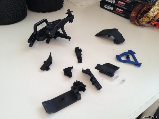 (1/27更新影片)Traxxax E-revo 1/10 monster truck 分享 (多圖慎入）