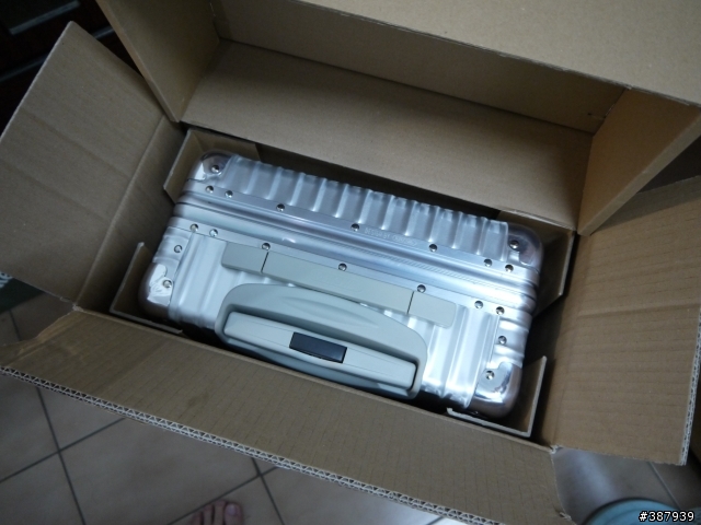 生日禮物開箱...RIMOWA 976.52 Classic Flight...