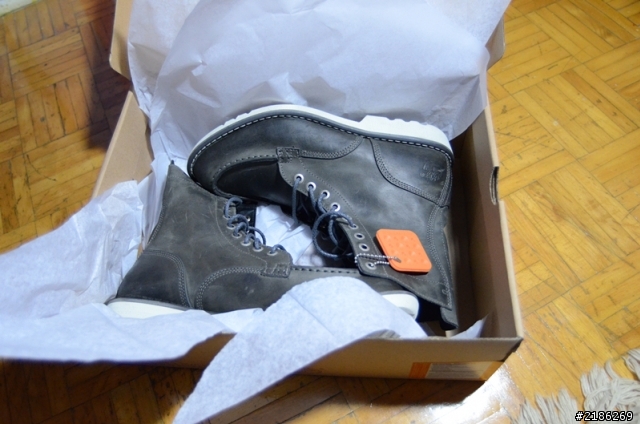 第一對的Timberland...為何要年初一才送來啊...