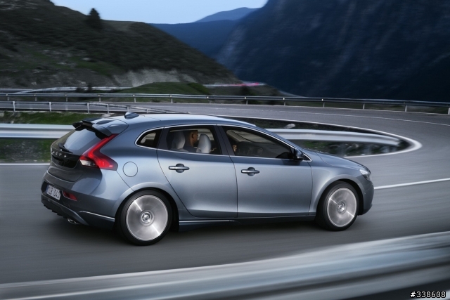 Volvo V40 官方照片搶先曝光了 (更新影片+更多照片)