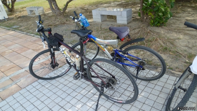 想買人生第一台車，但是這台車配備好像跟原廠車都不一樣!?