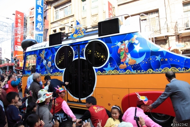 2012/2/6 鹿港燈會:很可怕又沒秩序的踩街遊行