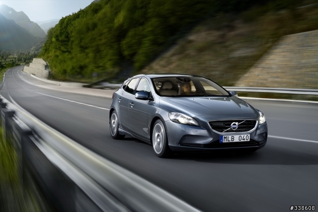 Volvo V40 官方照片搶先曝光了 (更新影片+更多照片)