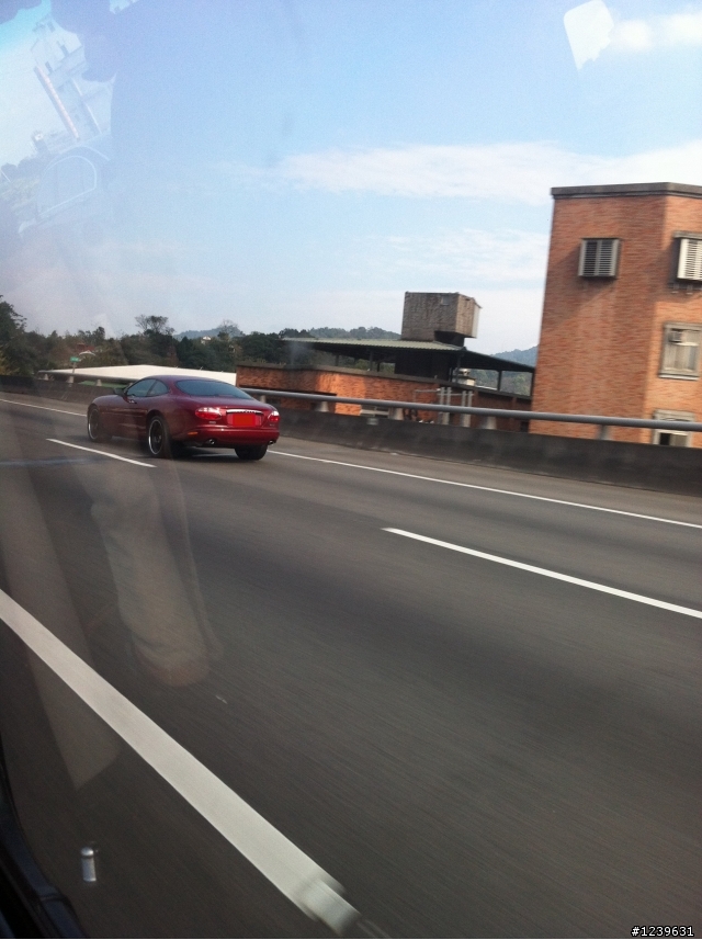 我不知道這是什麼車?應該是美國車系吧!