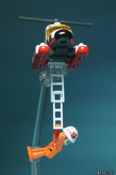 [ TOMICA ] 緊急救援-機動救急HR8直升機人員吊卡組