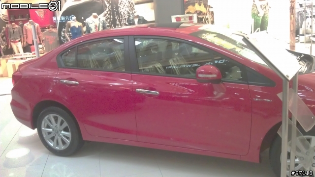 對岸的civic9 and CRV4