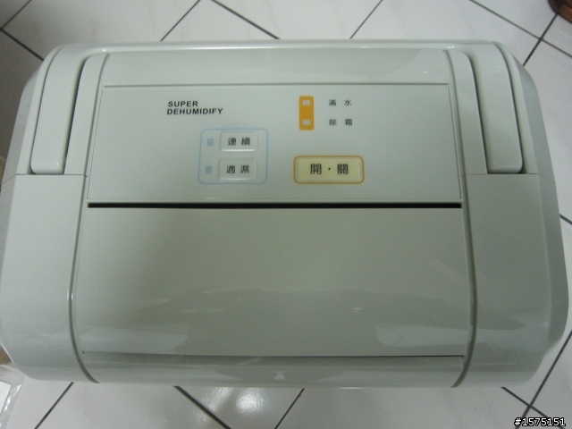 [新手開箱]日立除濕機RD-12CG......不想打廣告 可是真的好便宜