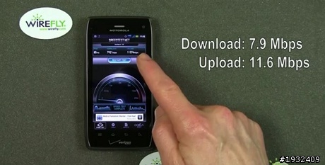 [外電消息] Droid 4初步動手玩影片