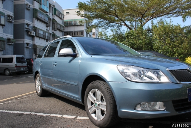 平價進口旅行車,也是我們家第一部進口車之Octavia Combi TSI 開箱!!
