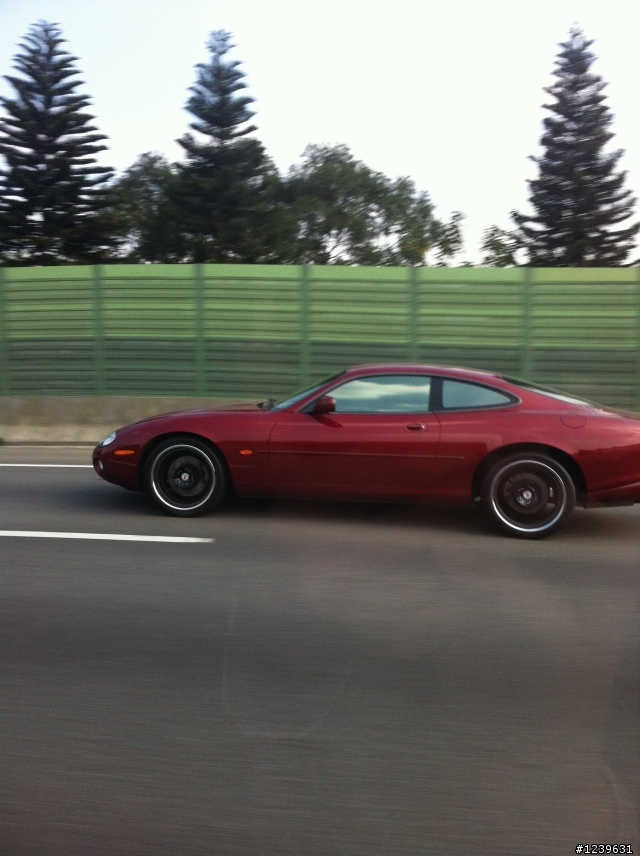 我不知道這是什麼車?應該是美國車系吧!
