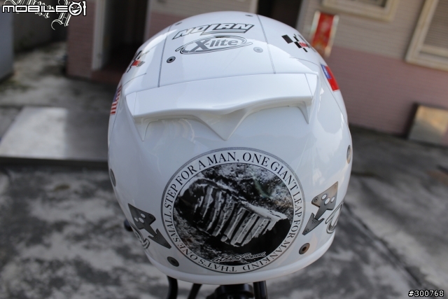 [分享] 義大利Nolan X-lite X802 太空帽 Replica Lorenzo Moon