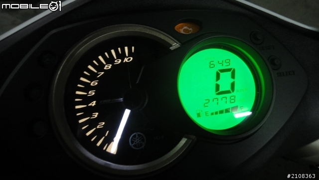 遲了半年的5期新勁戰開箱(白色)