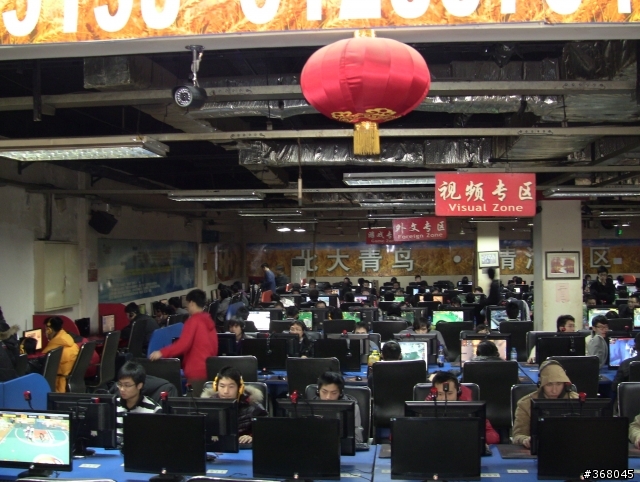 求高手移除造成模糊感的人像