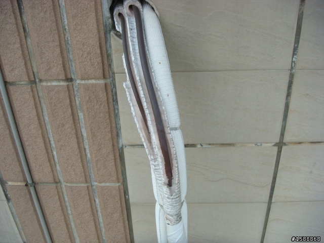 冷氣銅管外露