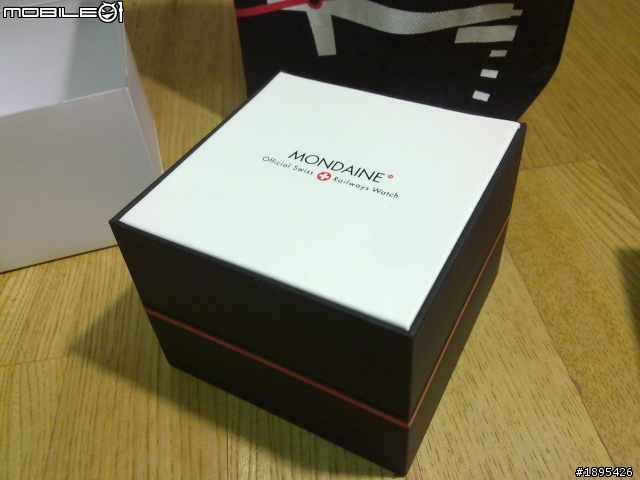 平價錶簡易開箱 MONDAINE
