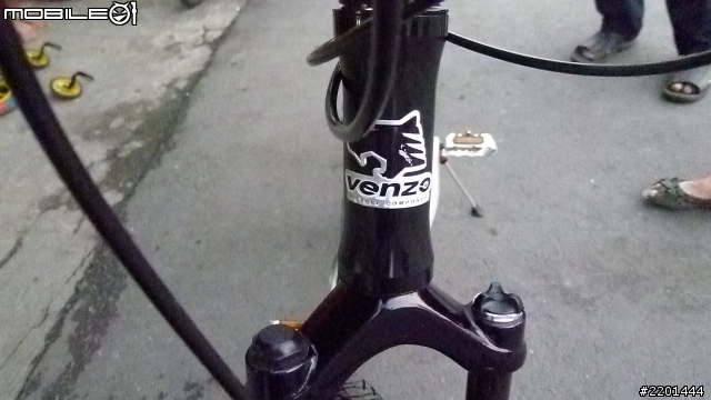 想買人生第一台車，但是這台車配備好像跟原廠車都不一樣!?