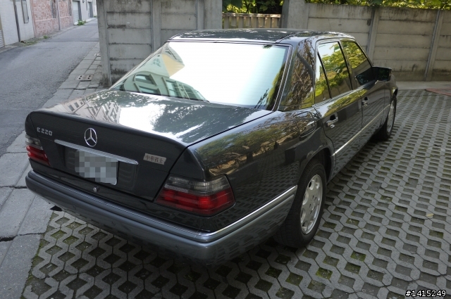 請問1993年出廠的W124 E220殘值多少錢呢(上傳照片囉)