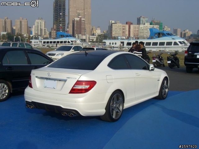巧遇全新雙門C63 AMG