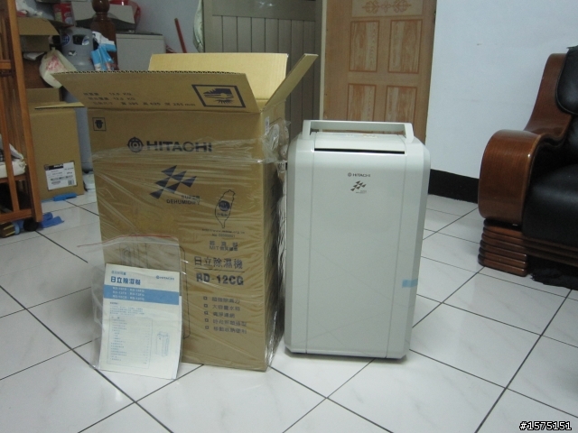 [新手開箱]日立除濕機RD-12CG......不想打廣告 可是真的好便宜