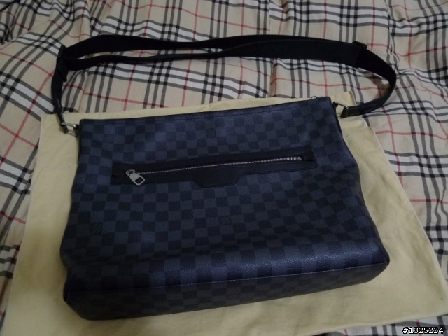 情人節禮物~Louis Vuitton 男生側背包