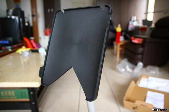 [分享] iPad 設計系立架－愛比iPad坐著用立架