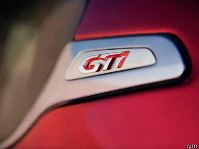 208GTi發表  內裝更上層樓