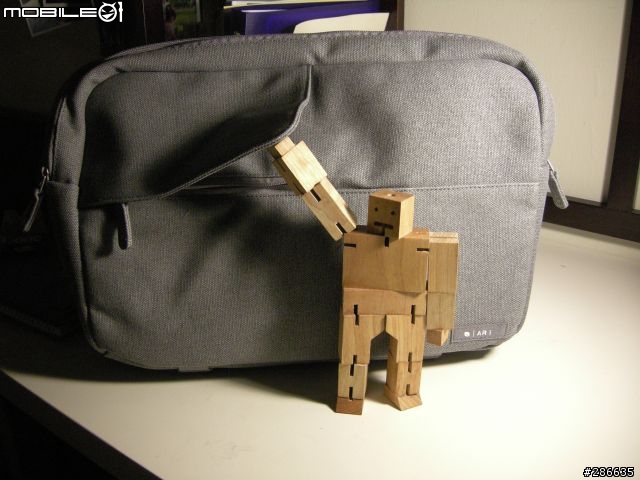 CubeBot[開箱]Incase Ｘ Ari Marcopoulos   聯名設計攝影包（圖多）
