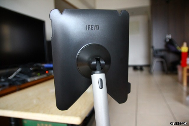 [分享] iPad 設計系立架－愛比iPad坐著用立架
