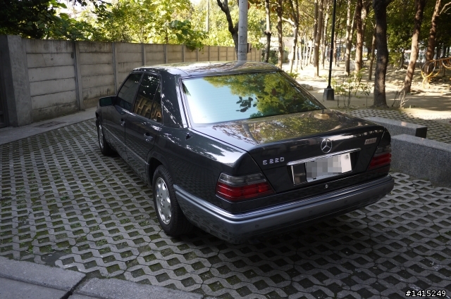 請問1993年出廠的W124 E220殘值多少錢呢(上傳照片囉)