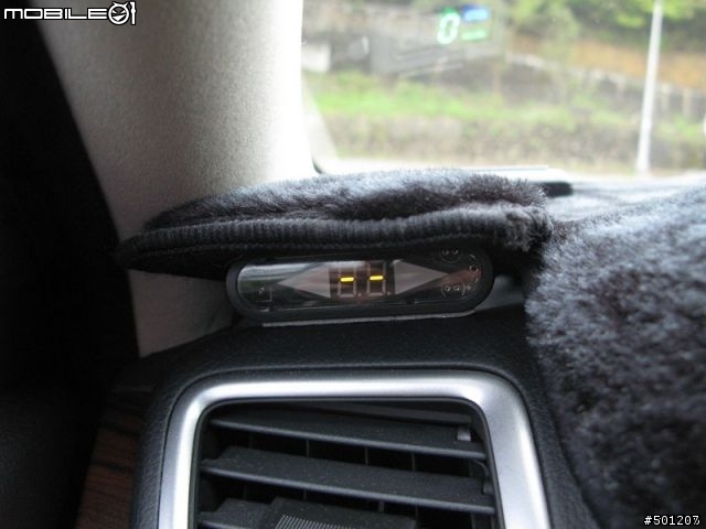 [疑問] 2012 TEANA安裝原廠前車雷達沒有顯示器?!