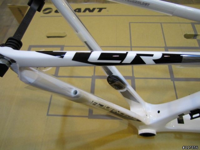 開箱 2012 GIANT TCR ADVANCED SL ISP 拼了~纏纏A 給他換下去~~