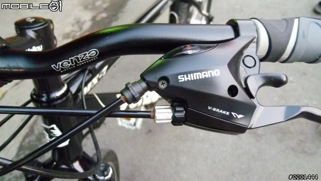 想買人生第一台車，但是這台車配備好像跟原廠車都不一樣!?