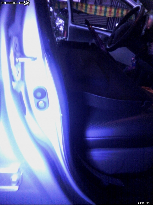 peugeot 107 安裝車門燈開關