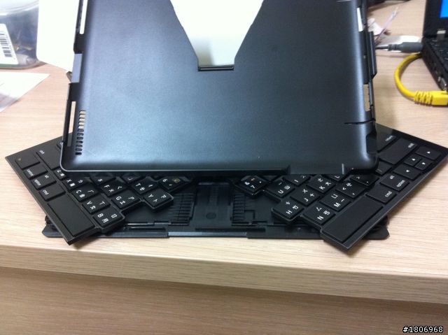 還是敗了一個iPad2專用的羅技折疊鍵盤