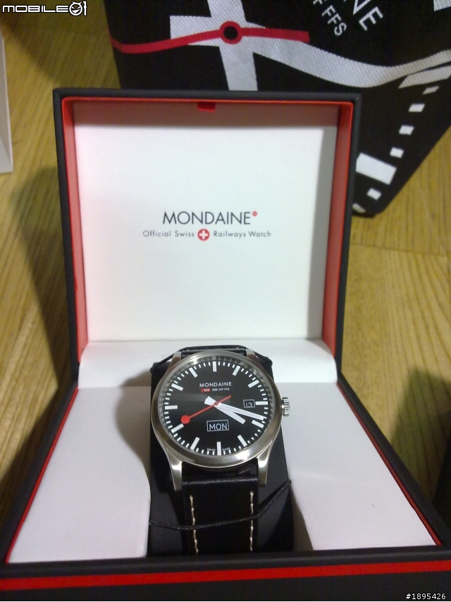平價錶簡易開箱 MONDAINE
