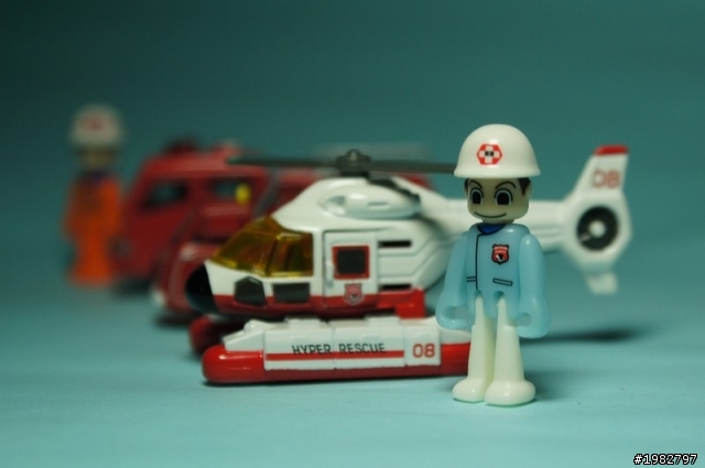 [ TOMICA ] 緊急救援-機動救急HR8直升機人員吊卡組