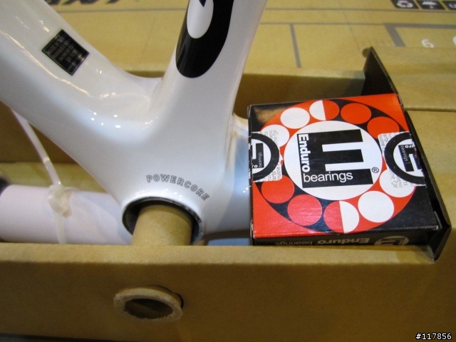 開箱 2012 GIANT TCR ADVANCED SL ISP 拼了~纏纏A 給他換下去~~