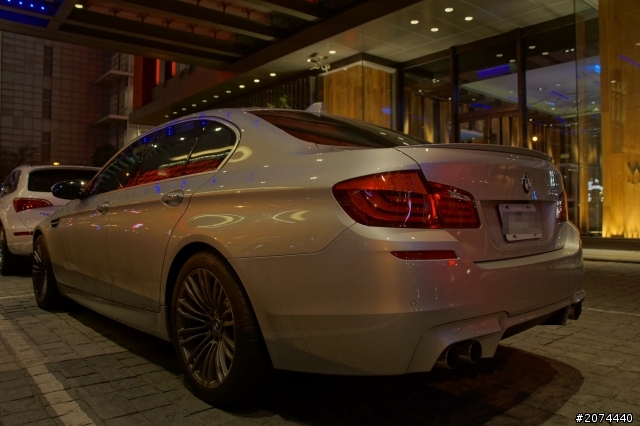 BMW M5 銀色