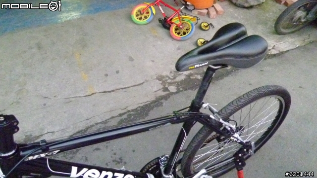 想買人生第一台車，但是這台車配備好像跟原廠車都不一樣!?