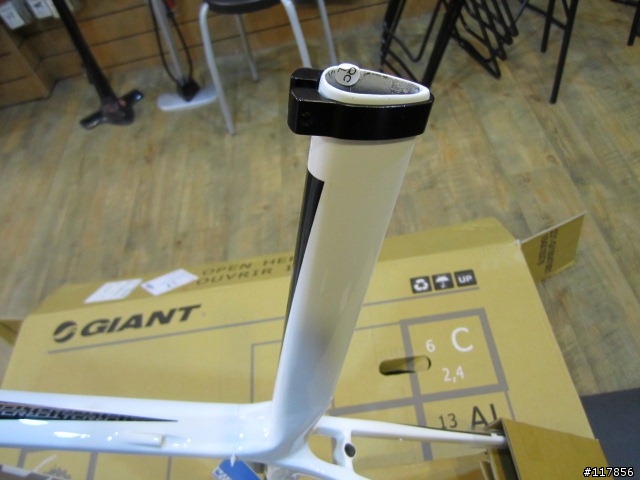 開箱 2012 GIANT TCR ADVANCED SL ISP 拼了~纏纏A 給他換下去~~