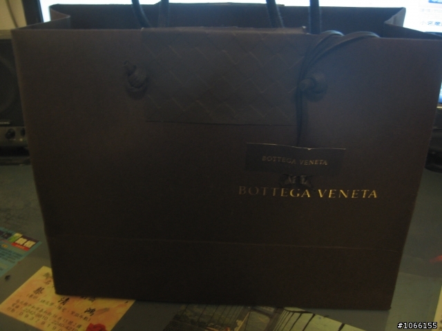 [開箱]老爺的情人節禮物~BOTTEGA VENETA 編織羊皮對折長夾(巧克力色)