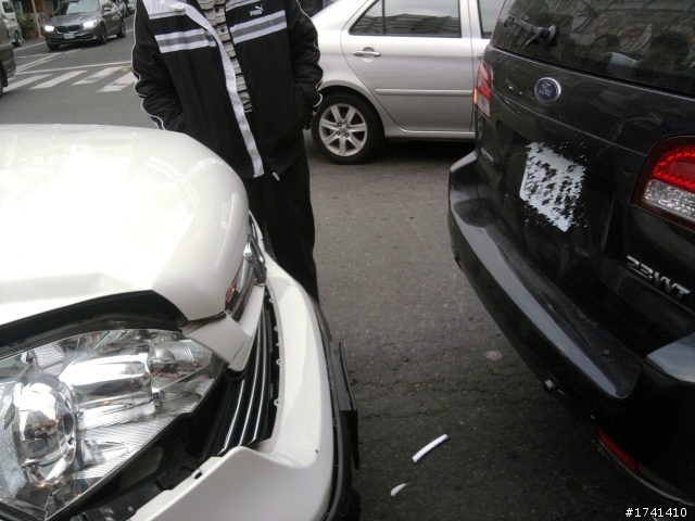 車尾被撞了