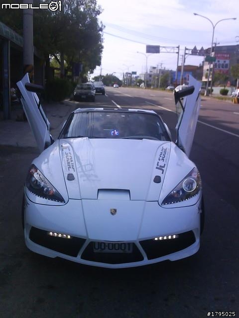 請問這是哪個國家哪個牌子的跑車?