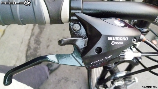 想買人生第一台車，但是這台車配備好像跟原廠車都不一樣!?